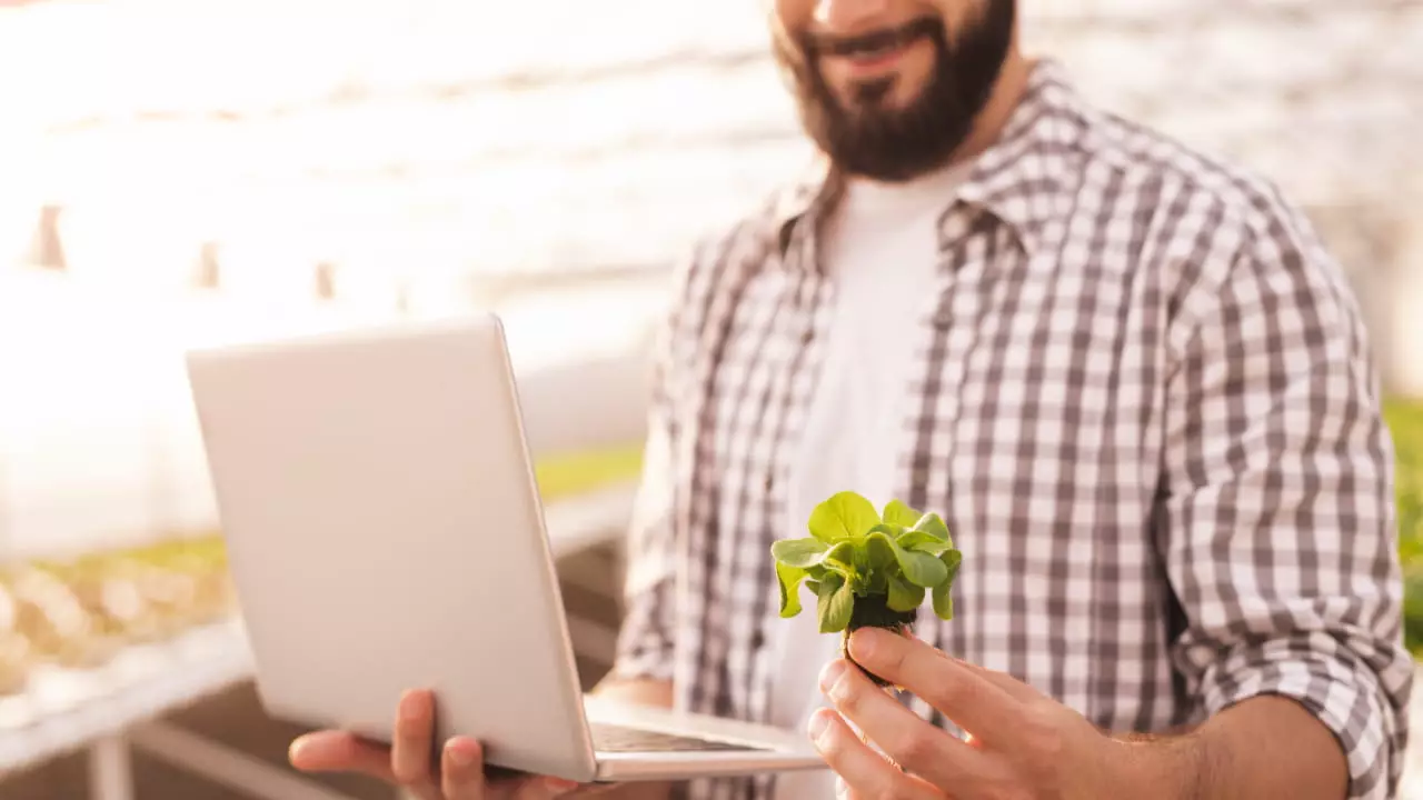 Plataforma oferece cursos online e gratuitos de gestão das empresas rurais 3 Capacitações estão disponíveis no Aplicativo Senar Play.