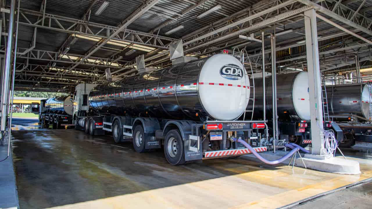 Balança comercial fechou em déficit. 