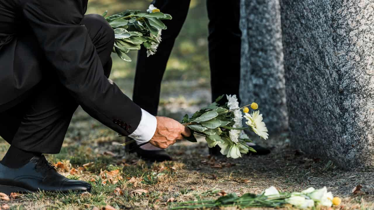 Flores têm sido usadas para homenagear entes queridos mortos há mais de 10 mil 