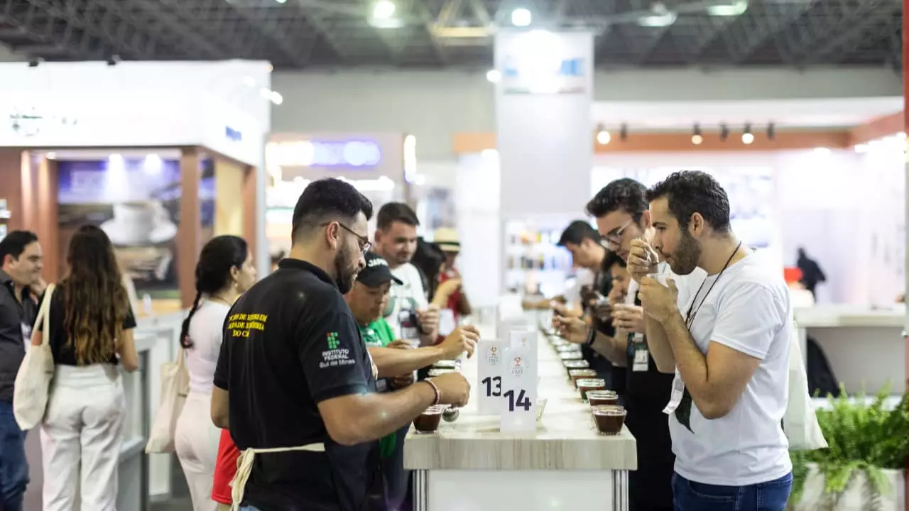 Semana Internacional do Café acontece de 20 a 22 de novembro, em Belo Horizonte-MG 3 Programação conta com exposições, competições, palestras, inovações e degustações.