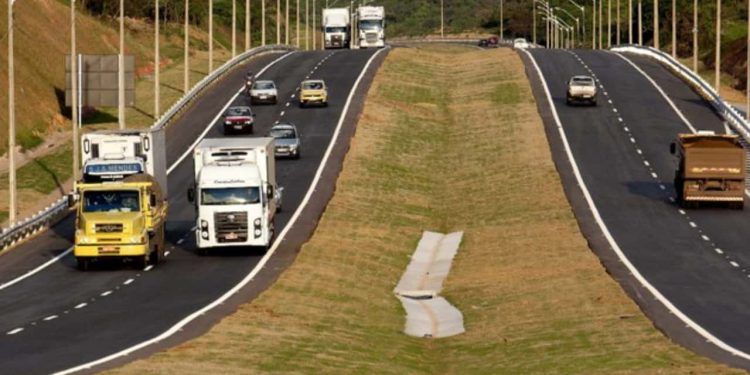 Vale-Pedágio para caminhoneiros será por tags eletrônicas a partir de 31 de janeiro de 2025