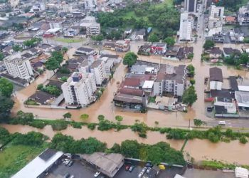 Chuvas intensas atingem Santa Catarina e devem persistir até segunda-feira (9)