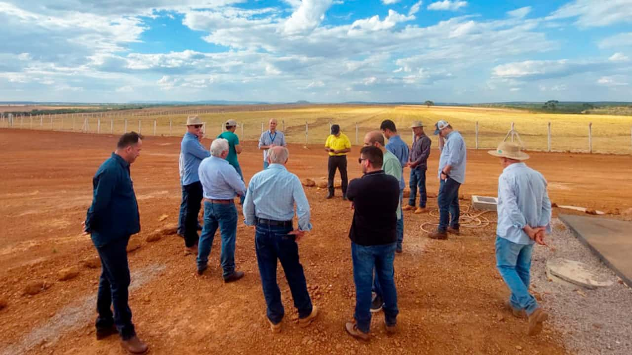 Participam cooperativas de produtores rurais, seringueiros, extrativistas vegetais, pescadores.