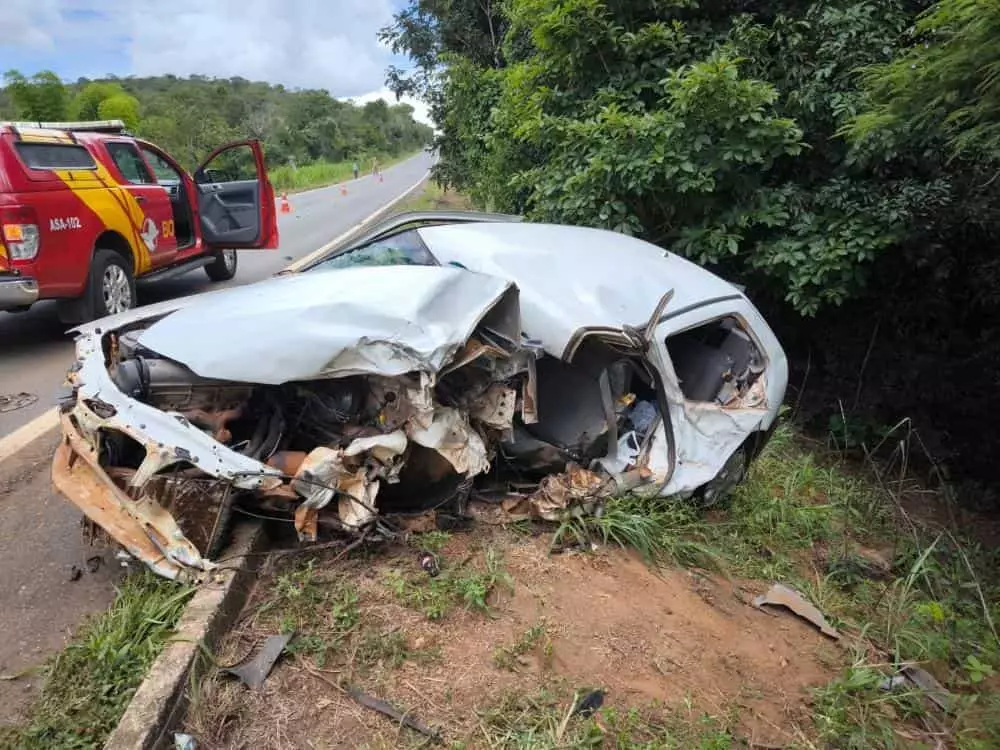 Acidente com caminhão carregado de gado deixa três pessoas mortas em Goiás 4 acidente entre carro e caminhão carregado com gado