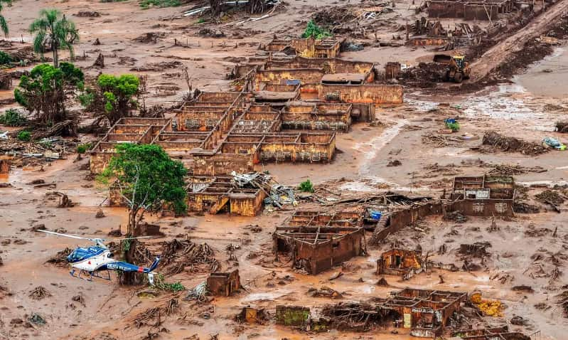 Rompimento da barragem do fundão