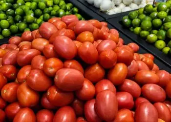 Alimentação impulsiona IPCA-15 de abril, segundo IBGE