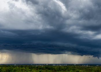 Semana começa com temperaturas amenas e alerta de chuvas intensas no Brasil