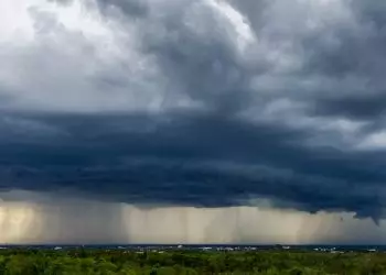 Semana começa com temperaturas amenas e alerta de chuvas intensas no Brasil