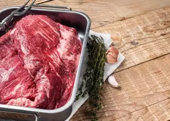 Abate de bovinos, suínos e frangos tem alta no primeiro trimestre de 2025