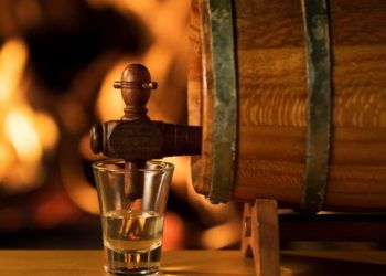 Anuário aponta fortalecimento da cadeia produtiva da cachaça em 2024