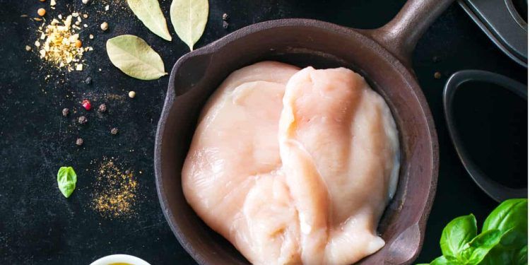 Exportações de carne de frango do Brasil são suspensas por Argentina, China e União Europeia