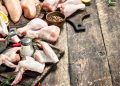 Países ampliam restrições à carne de aves brasileira após confirmação de influenza aviária