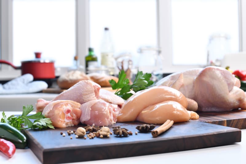 Países flexibilizam medidas contra a carne de frango do Brasil; confira quais 2 Carne de frango