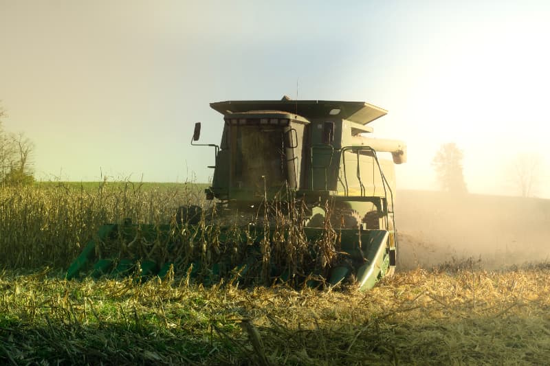 Safra 2024/2025 registra R$ 330,9 bilhões em operações de crédito rural 3 Contratação de crédito rural