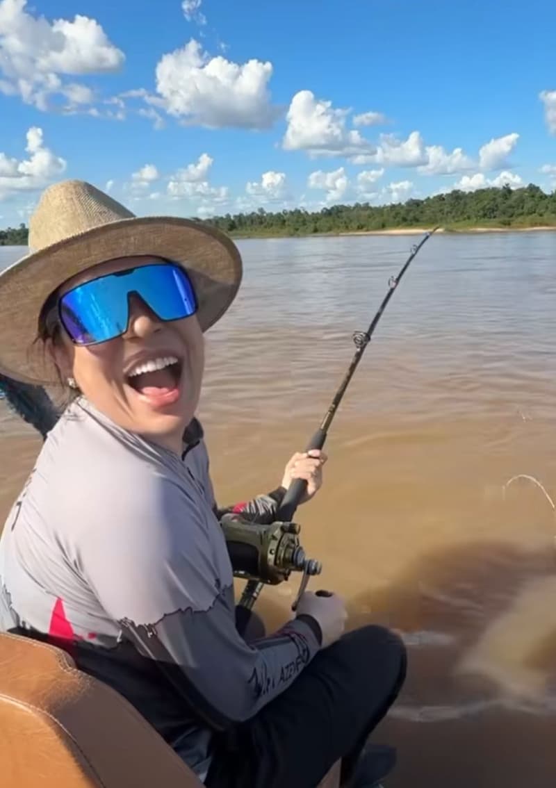 Naiara Azevedo fisga piraíba durante pescaria esportiva no Rio Araguaia; vídeo 2 Pesca de Naiara Azevedo
