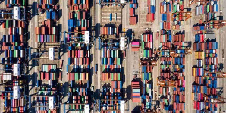 Brasil fica de fora de acordos e pode enfrentar tarifa recorde de 50% nos EUA