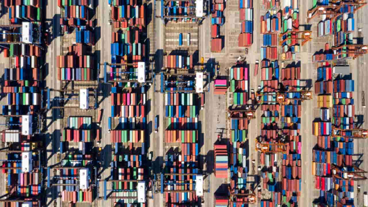 Brasil fica de fora de acordos e pode enfrentar tarifa recorde de 50% nos EUA