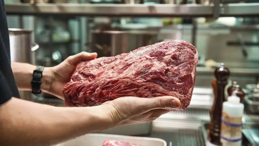 Brasil pode perder US$ 1 bilhão com nova tarifa sobre carne bovina, aponta Abiec
