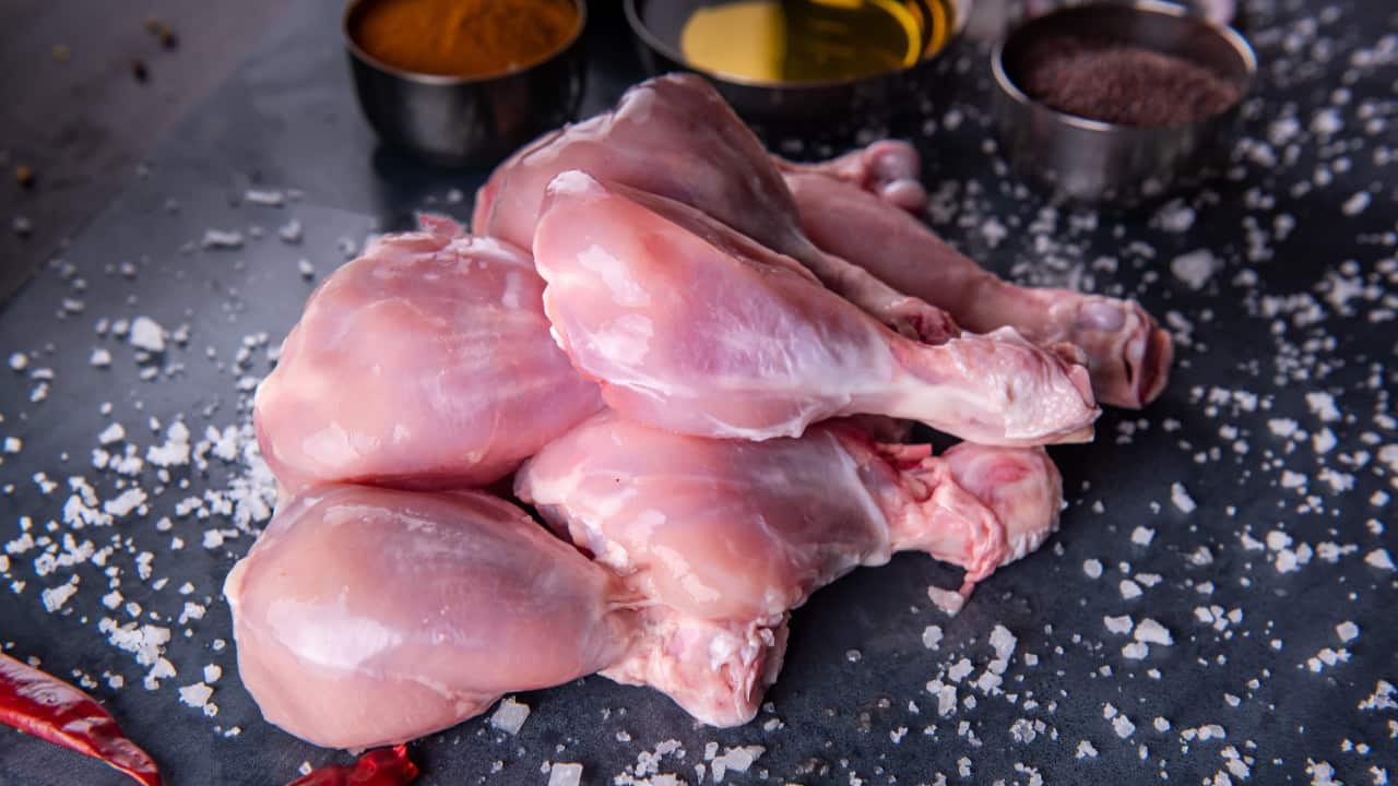 Exportação de carne de aves do Brasil é retomada por sete países após controle da gripe aviária
