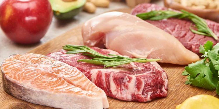 Avicultura e suinocultura projetam alta em produção e consumo no país, diz ABPA