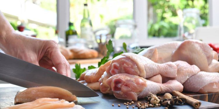 Brasil recupera mercados de carne de aves após surto de gripe aviária