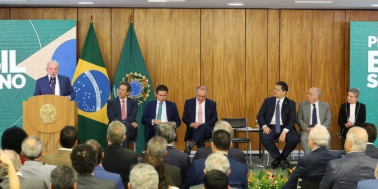 Governo apresenta lista completa de ações contra tarifas dos EUA