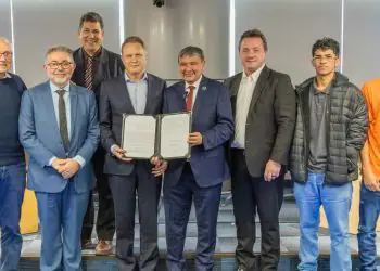 JBS e governo firmam acordo para ampliar vagas de trabalho a beneficiários do CadÚnico