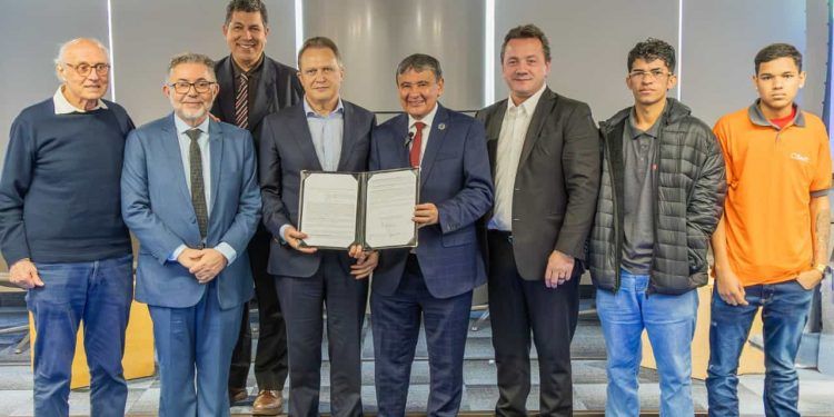 JBS e governo firmam acordo para ampliar vagas de trabalho a beneficiários do CadÚnico