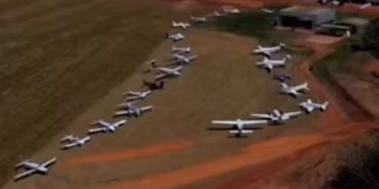 Mais de 20 aeronaves marcam abertura do plantio de soja em Goiás; veja vídeo