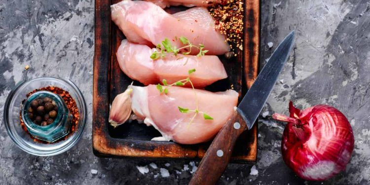 Brasil retoma exportação de carne de frango e abre novos mercados agropecuários na Malásia 1 Foto: Envato