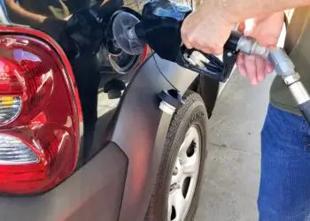 Gasolina fica 4,9% mais barata nas distribuidoras a partir desta terça-feira (21) 9 Foto: Envato