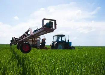 China supera Rússia e assume liderança na venda de fertilizantes ao Brasil