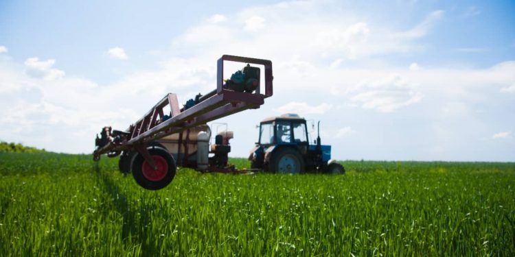 China supera Rússia e assume liderança na venda de fertilizantes ao Brasil