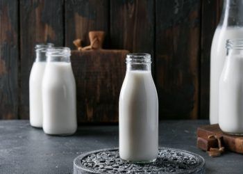 Preço do leite no RS recua em dezembro, mas desaceleração indica possível recuperação em 2026