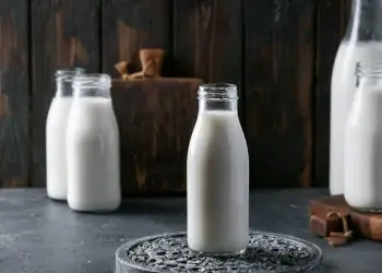 Preço do leite no RS recua em dezembro, mas desaceleração indica possível recuperação em 2026