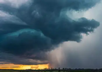 Chuvas intensas e ventos fortes devem marcar o fim de semana no Sul e Sudeste