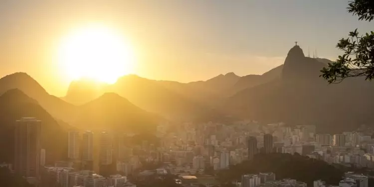 Rio de Janeiro registra temperaturas acima da média e picos de até 41 °C 1 Rio de Janeiro registra temperaturas acima da média e picos de até 41 °C