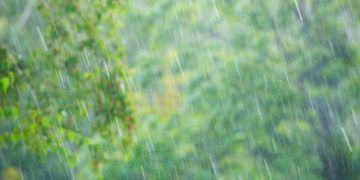 Alerta laranja para chuvas intensas coloca 17 estados em risco no início da semana