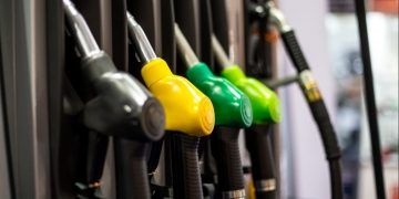 Argentina adia aumento no preço dos combustíveis por causa da alta do petróleo