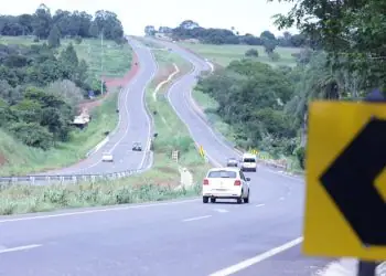 Restituição de taxa do Fundeinfra começa a ser paga a contribuintes em Goiás