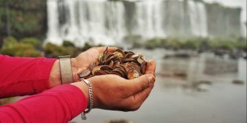 Cataratas do Iguaçu: mais de 380 kg de moedas são retirados do Rio Iguaçu durante limpeza