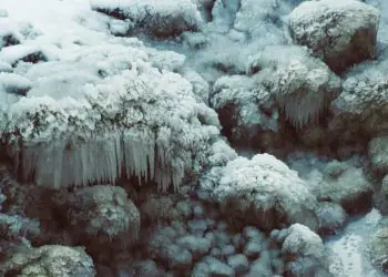 Formação de geadas avança com chegada de massa de ar frio no centro-sul do país