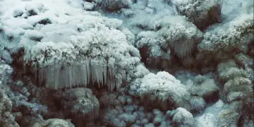 Formação de geadas avança com chegada de massa de ar frio no centro-sul do país