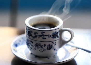 Consumo de café volta a crescer no Brasil após queda nos preços
