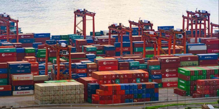 Superávit da balança comercial chega a US$ 7,6 bilhões em junho 1 Superávit da balança comercial chega a US$ 7,6 bilhões em junho