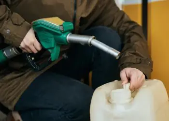 Fim do subsídio da gasolina é adiado após alta do petróleo 8 Fim do subsídio da gasolina é adiado após alta do petróleo