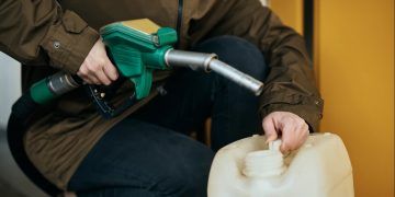 Fim do subsídio da gasolina é adiado após alta do petróleo