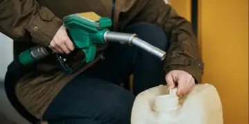 Fim do subsídio da gasolina é adiado após alta do petróleo