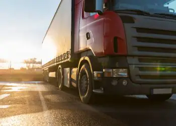 Queda nos transportes influencia recuo do setor de serviços em maio 7 Queda nos transportes influencia recuo do setor de serviços em maio