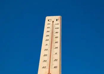 Baixa umidade e temperaturas elevadas predominam nesta terça-feira (18)